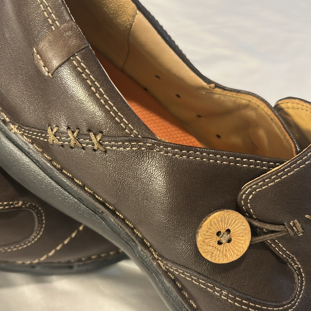 Clarks Brown Leather Loafers Classic Moccasin Style - Picture 5 of 8